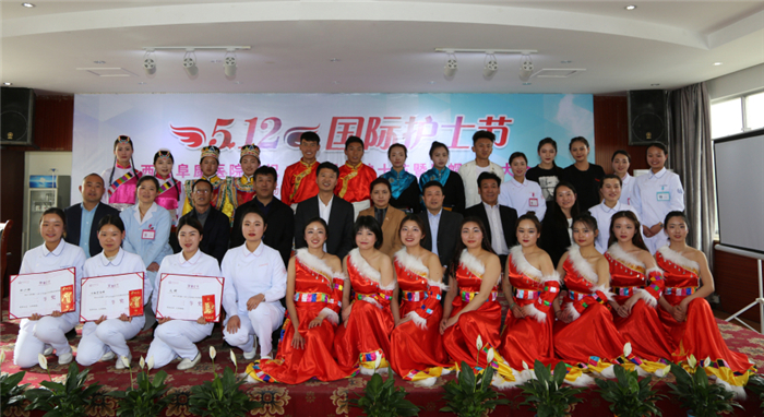 規(guī)范護理流程　展現護士風采——西藏阜康醫(yī)院慶?！?·12”國際護士節(jié)暨脫帽換裝大會