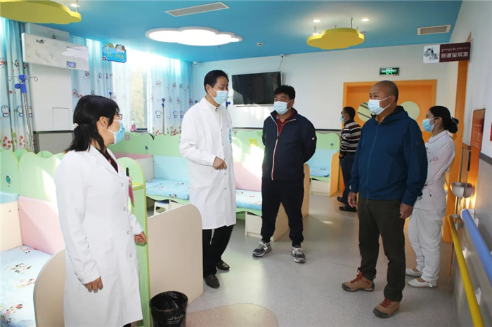 云南昆鋼醫(yī)院院長宋超一行蒞臨西藏阜康醫(yī)院考察交流