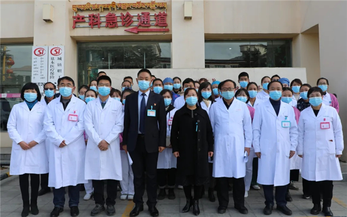 西藏大學(xué)附屬阜康醫(yī)院開展新冠病毒肺炎發(fā)現(xiàn)和處置應(yīng)急演練