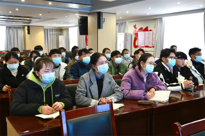 西藏大學(xué)附屬阜康醫(yī)院科教處開展臨床教學(xué)工作