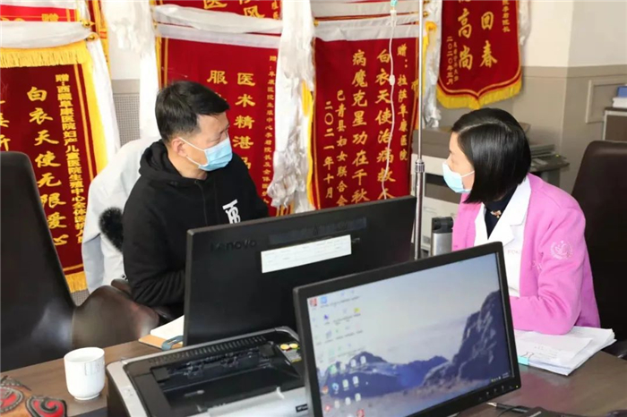 什么才是真正踐行“客戶需求至上”？——王斌董事長親切慰問帶病堅持工作的王莉莉醫(yī)師