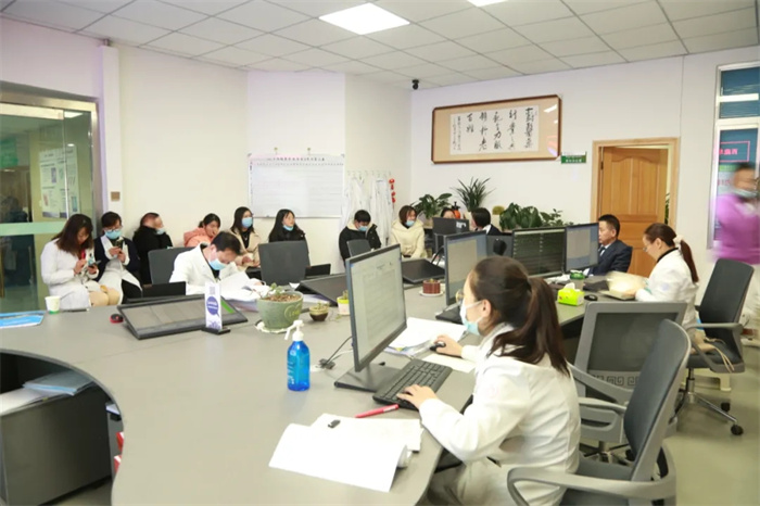 西藏大學附屬阜康醫(yī)院內(nèi)科系統(tǒng)教學細則、科研及教學經(jīng)驗交流會召開