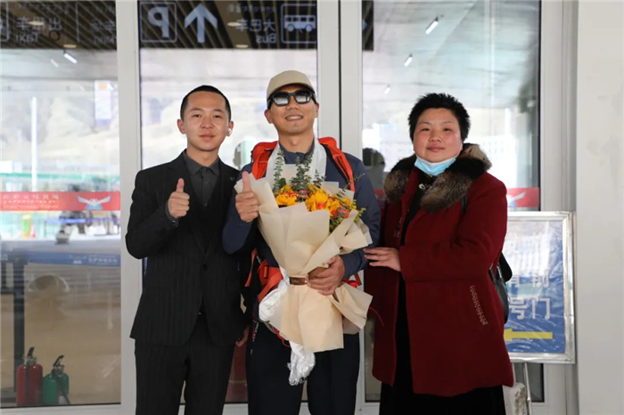 英雄歸來——亞洲首位登頂珠峰的盲人張洪醫(yī)生回到拉薩