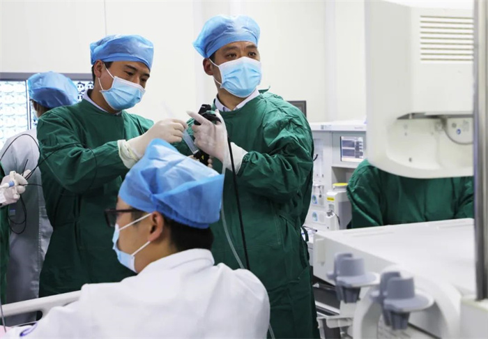 阜康醫(yī)院呼吸內(nèi)鏡手術(shù)，還73歲患者自由呼吸