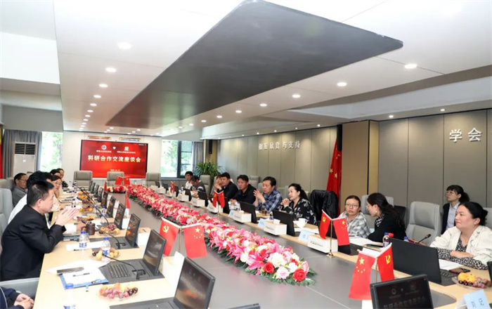 西藏大學(xué)醫(yī)學(xué)院與西藏阜康醫(yī)院舉行了科研合作交流座談會(huì)