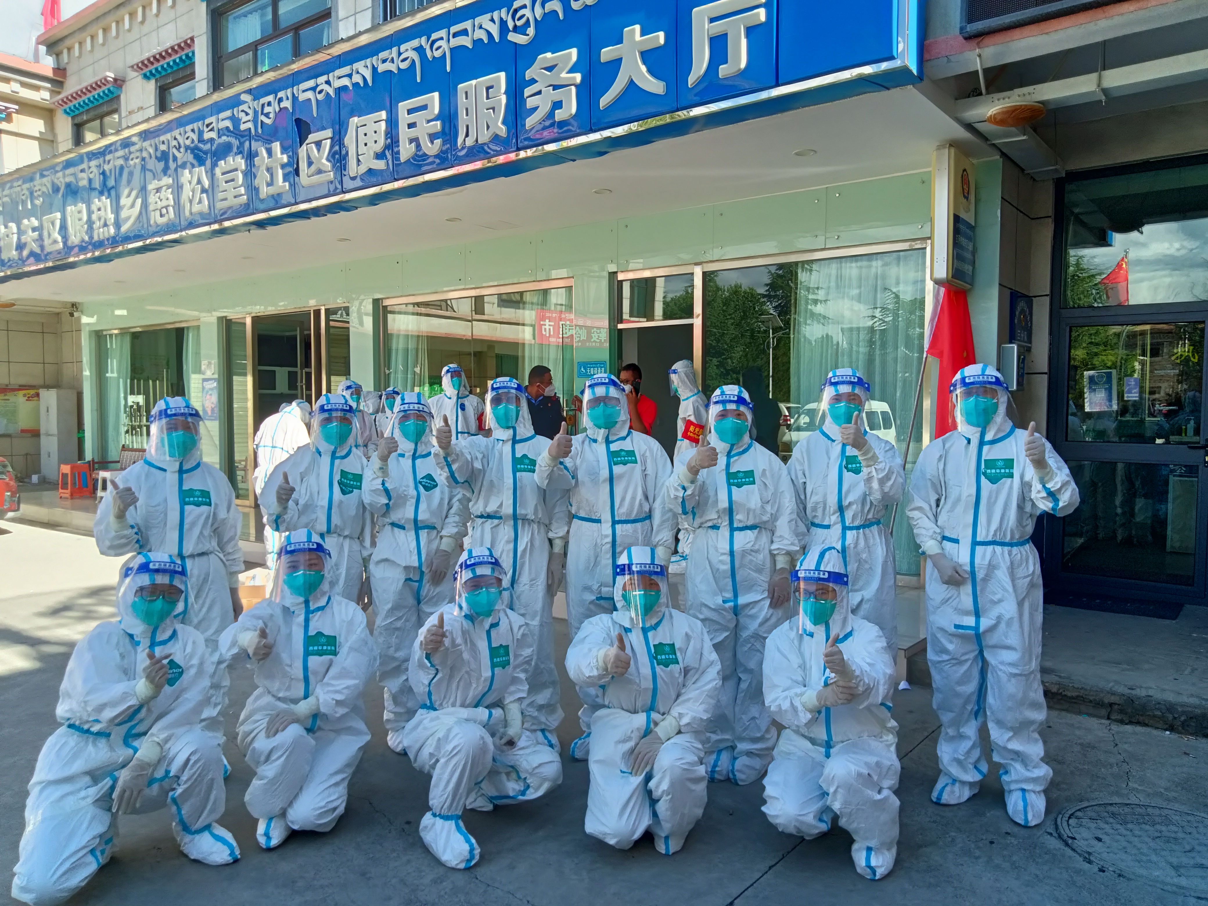 阜康醫(yī)院醫(yī)務(wù)人員在抗疫戰(zhàn)斗中奉獻(xiàn)青春、展現(xiàn)風(fēng)采