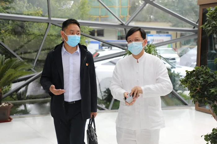 中華醫(yī)學(xué)會健康管理學(xué)分會主任委員郭清教授來我院體檢中心參觀指導(dǎo)