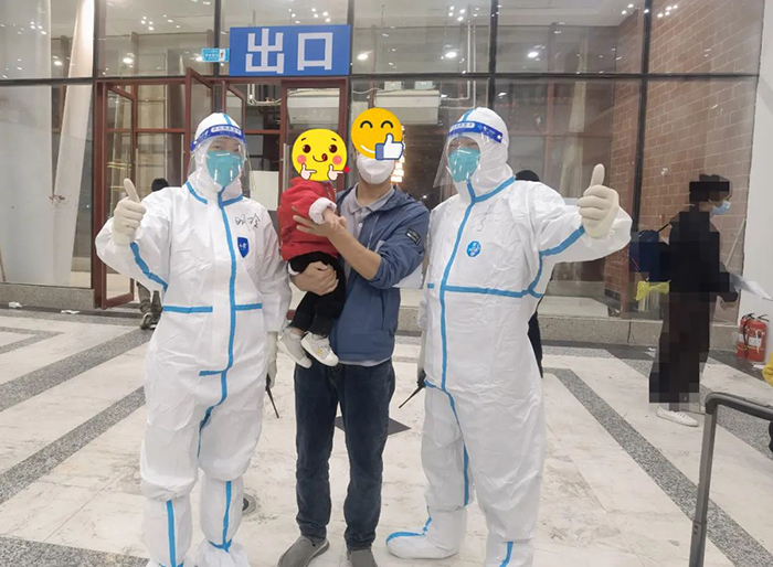 "疫"路天使　最美阜康人——值守方艙的黨員鐵人，內(nèi)地親人的牽掛讓她潸然落淚