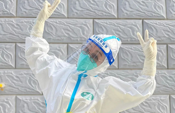 阜康醫(yī)院核酸采集人員瓊珍：我很想吃一碗熱氣騰騰的面