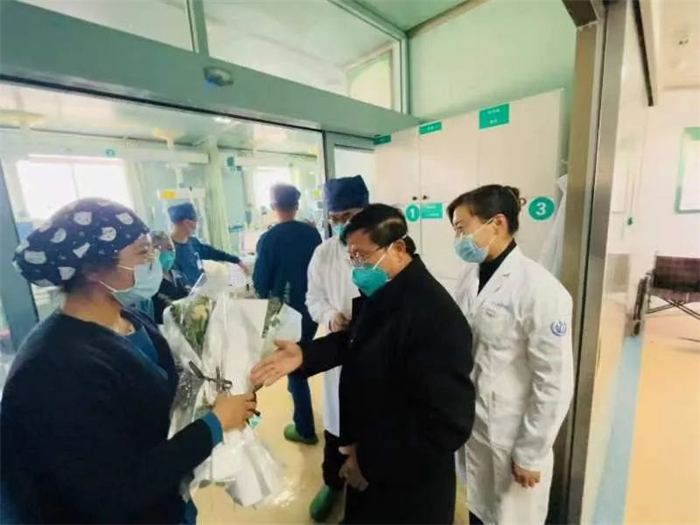 【特別的關(guān)懷，給特別的你】西藏阜康醫(yī)院開(kāi)展“三八國(guó)際婦女節(jié)”慰問(wèn)活動(dòng)