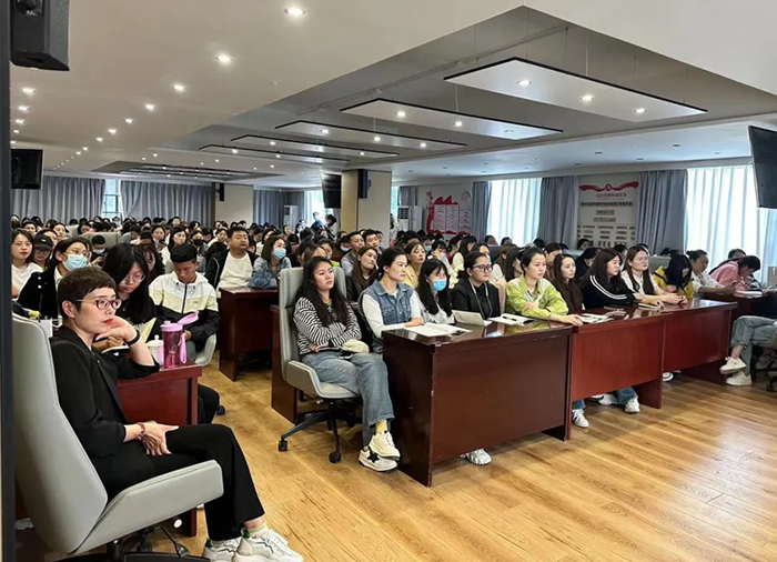 西藏阜康醫(yī)院護理部組織開展心電圖基礎(chǔ)知識業(yè)務(wù)培訓(xùn)