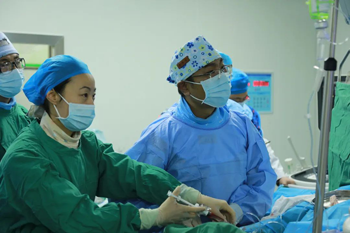 西藏阜康醫(yī)院心血管內(nèi)科為患者行「室間隔化學(xué)消融術(shù)」填補(bǔ)我院技術(shù)空白!