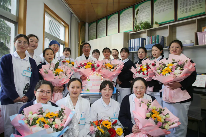 致敬護士，感恩有你——西藏阜康醫(yī)院慰問護士節(jié)活動