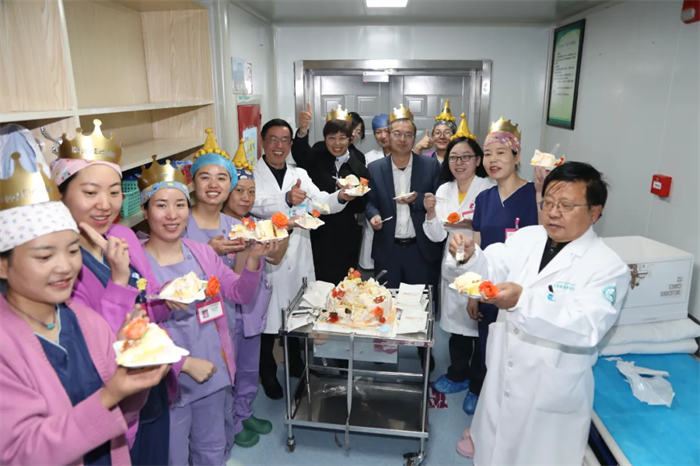 致敬，新生命的擺渡人！阜康醫(yī)院領導為助產(chǎn)士們送祝福！