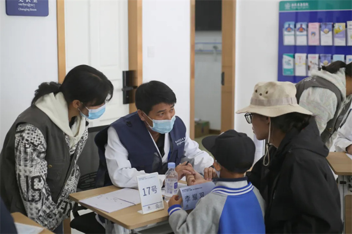 2024年“西藏人人健康”院士專家進(jìn)藏義診活動在阜康醫(yī)院開診