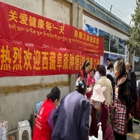 關(guān)愛(ài)健康每?天　?康義診進(jìn)家園——阜康義診活動(dòng)走進(jìn)魯定社區(qū)