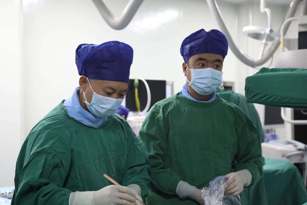 西藏阜康醫(yī)院成功救治患嚴(yán)重肝棘球蚴病男童