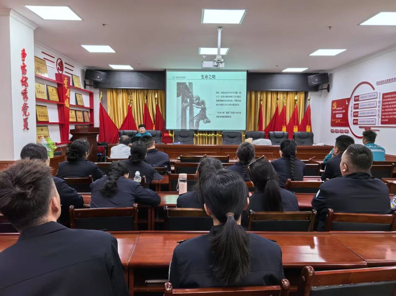 筑牢安全防線，提升實(shí)戰(zhàn)救護(hù)能力——西藏阜康醫(yī)院赴拉薩市公安局刑警支隊(duì)開(kāi)展急救知識(shí)培訓(xùn)