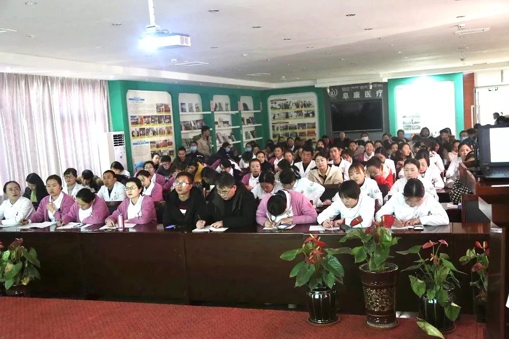 流感高發(fā)季 阜康防控有方略——西藏阜康醫(yī)院組織開(kāi)展《2019版流行性感冒診療方案》專題培訓(xùn)  ?