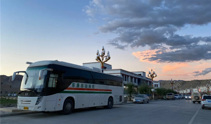 山高路遠，阜康體檢深入阿里；情深意長，不畏高反服務農(nóng)行！