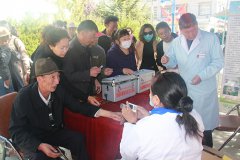 西藏阜康醫(yī)院開展健康扶貧義診活動