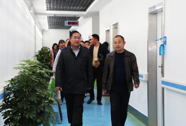 自治區(qū)非公有制企業(yè)代表蒞臨我院檢查、指導院務公開工作