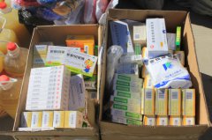 西藏阜康醫(yī)院為聶拉木縣震后安置送去藥品和生活物資