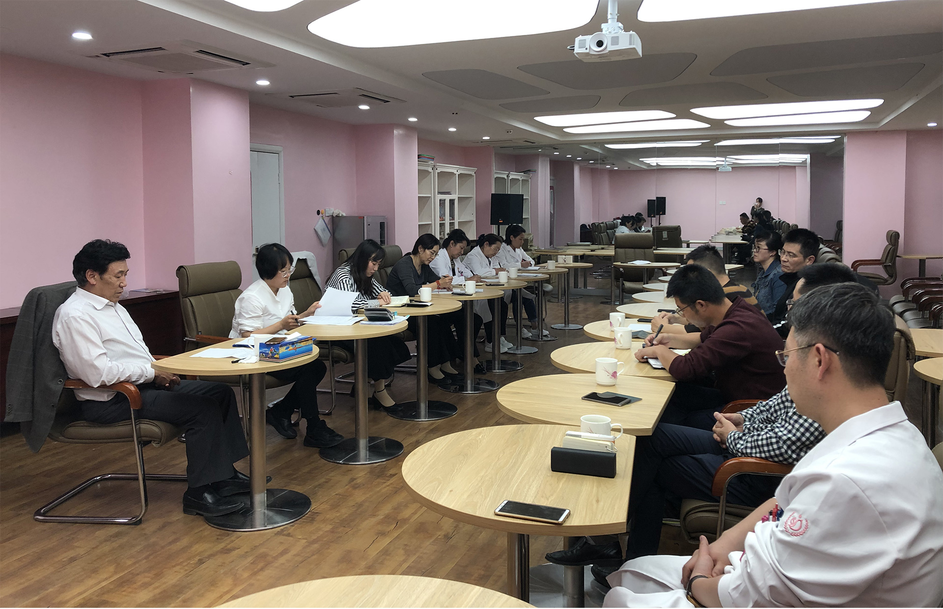 我院召開教學(xué)工作座談會(huì)