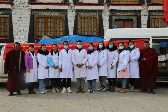 大愛飛入深山處——采挖蟲草季，夏瑪鄉(xiāng)衛(wèi)生院下村義診送藥