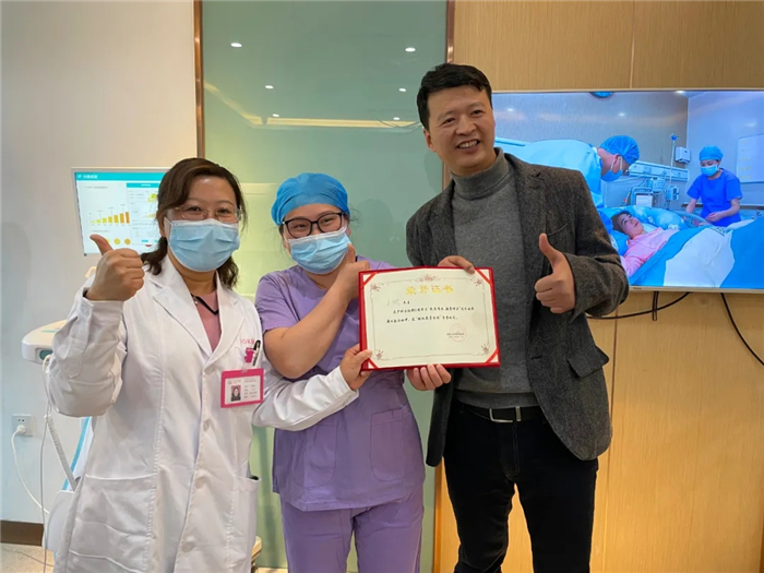 王斌董事長“生娃”體驗(yàn)分娩之疼，獲“超級英勇爸爸”稱號